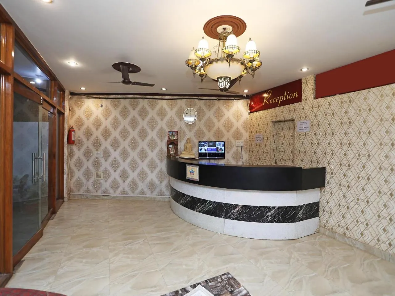 Oyo 15027 Hotel Lotus International Waranasi